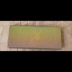 Jackie Aina ABH palette